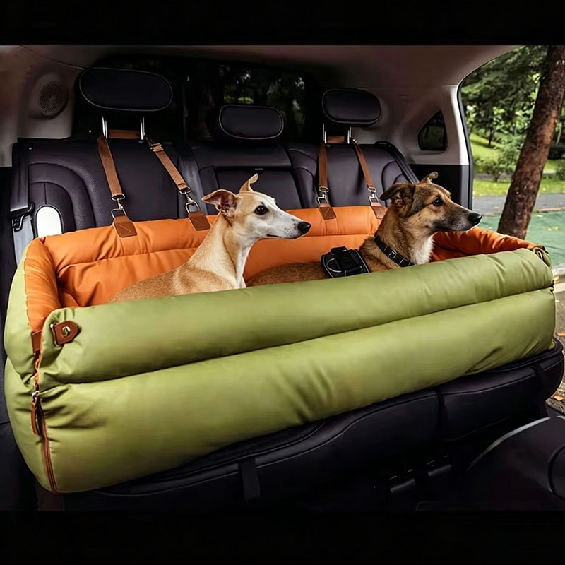 Carriage Bed - เบาะนั่งในรถสำหรับสัตว์เลี้ยงแบบกันน้ำ ทำจากหนังเทียมอย่างดี สำหรับสุนัขและแมวขนาดเล็ก พร้อมสายรัดนิรภัย